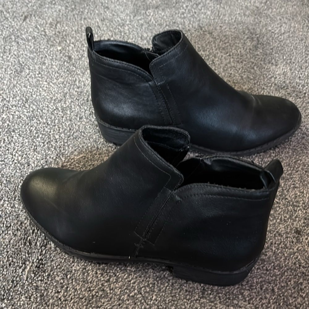 Women’s Booties - Picture 3 of 4